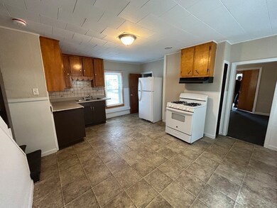 694 Lakeview Ave unit 3, Lowell, MA 01850 - photo 3