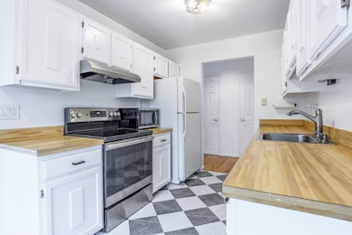 6 Tulip Tree Ln, Norwalk, CT 06851 - photo 4