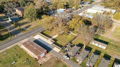 1904 1/2 Desiard St unit Desiard, Monroe, LA 71201 - photo 5