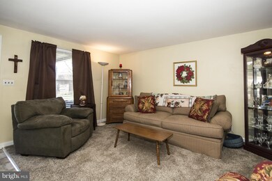 1009 Foxcroft Ln, Essex, MD 21221 - photo 6