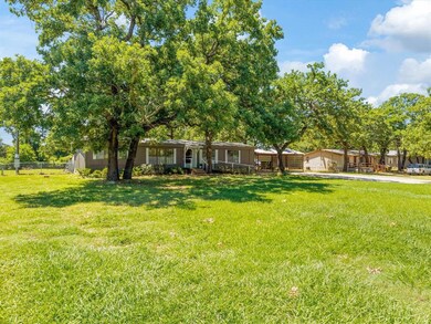 2916 Rolling Oaks Dr, Cleburne, TX 76031 - photo 4