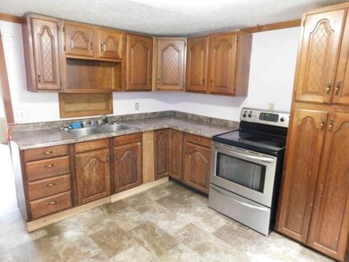 685 N Walnut St, Logan, OH 43138 - photo 5