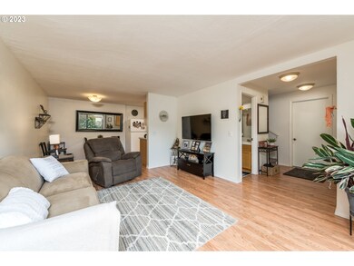 1100 N Meridian St unit 11, Newberg, OR 97132 - photo 3