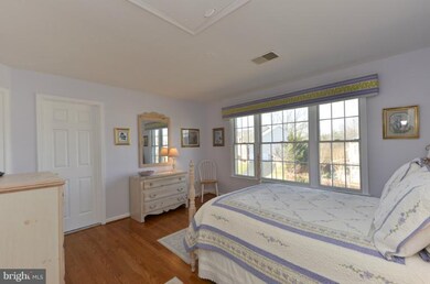 9449 Brenner Ct, Vienna, VA 22180 - photo 5