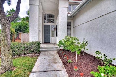 entry way with polished landscaping