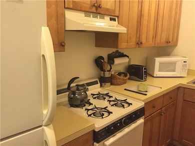 141 Coggeshall Ave unit A, Newport, RI 02840 - photo 4