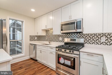 10056 Oakton Terrace Rd, Oakton, VA 22124 - photo 5