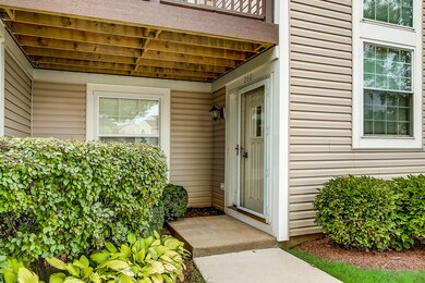 260 Le Parc Cir unit 301, Buffalo Grove, IL 60089 - photo 3