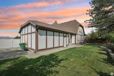 11343 Clifford Cir, Sandy, UT 84092 - photo 2