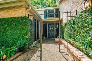 13 Memorial Point Ln, Houston, TX 77024 - photo 4