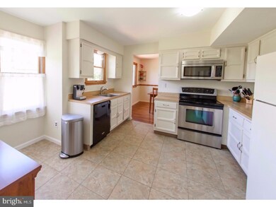 524 Old Mill Dr, Langhorne, PA 19047 - photo 4