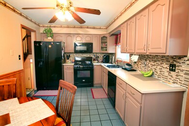 702 Orchard Ct, Algonquin, IL 60102 - photo 2