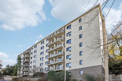 108 Sagamore Rd unit 3E, Tuckahoe, NY 10707 - photo 3