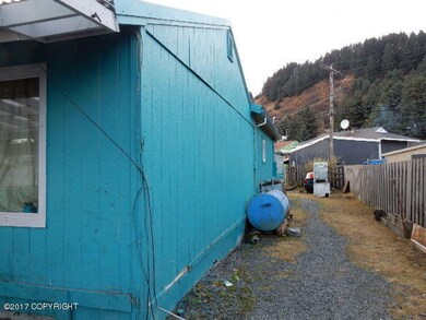 617 Hemlock St, Kodiak, AK 99615 - photo 7