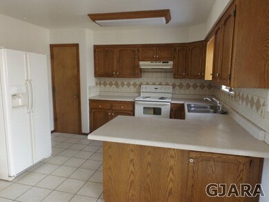 Roomy Kitchen with tile floors - pantry and all ap