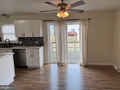 213 Zwecker Cir, New Holland, PA 17557 - photo 3