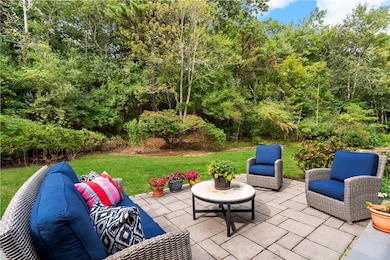 72 Tomahawk Cir, Saunderstown, RI 02874 - photo 7