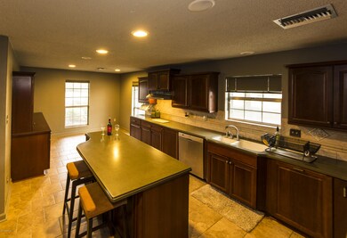 Kitchen 1 (4e0kLLWtTA60N5moVjIpzA)