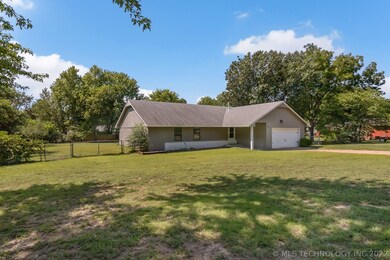 8906 S 200th East Ave, Broken Arrow, OK 74014 - photo 2