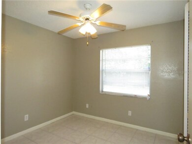 8606 Wood Ridge Rd, Tampa, FL 33619 - photo 5