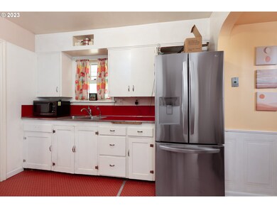 415 W 11th St, the Dalles, OR 97058 - photo 7