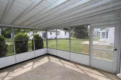 351-569107 Screened Porch (22)