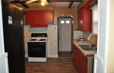 748 N 4th St, Allentown, PA 18102 - photo 5