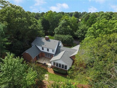Wooded tree lined surroundings give the sens of privacy in a neighborhood!