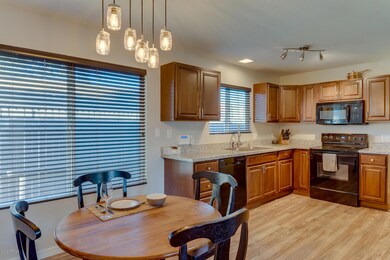 10_1453_E_Topeka__068_mls