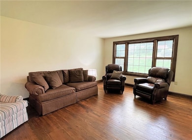 208 Mccartney Dr, Coraopolis, PA 15108 - photo 7