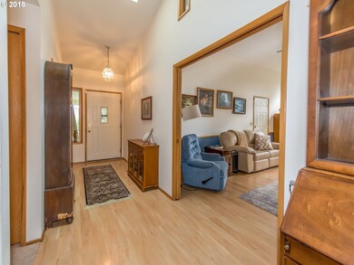 1610 Ridgley Blvd, Eugene, OR 97401 - photo 4