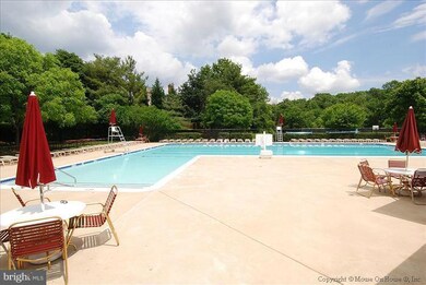 13322 Foxhole Dr, Fairfax, VA 22033 - photo 4