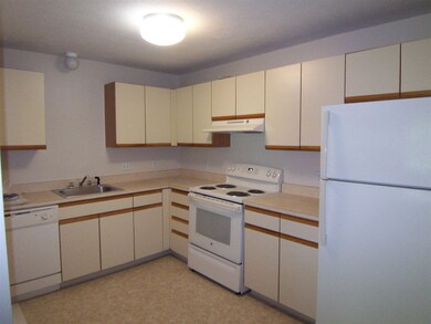 532 Candlewood Park unit U52, Nashua, NH 03062 - photo 4