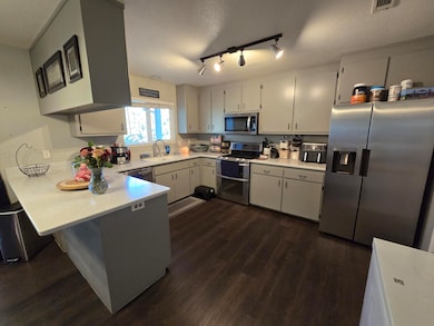 1070 Dara Ct, Redding, CA 96003 - photo 4