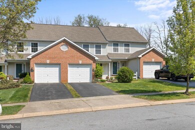 4067 Buttonwood Dr, Mount Joy, PA 17552 - photo 2