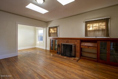 LR floor and built in