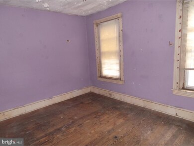 725 Spruce St, Camden, NJ 08103 - photo 4