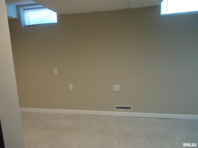 2348 W High St, Davenport, IA 52804 - photo 7