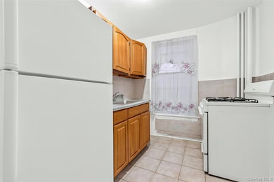 1993 Amsterdam Ave unit 31, New York, NY 10032 - photo 5