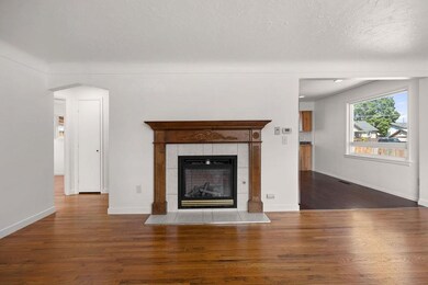 427 E Longfellow Ave, Spokane, WA 99207 - photo 7