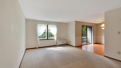 82 Twin Oaks Terrace, South Burlington, VT 05403 - photo 4