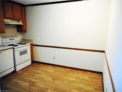 Kitchen Eat-in Area