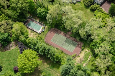 11 Cowdray Park Dr, Greenwich, CT 06831 - photo 3