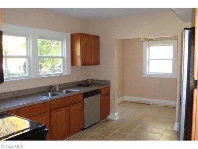 606 Forrest St, High Point, NC 27262 - photo 2