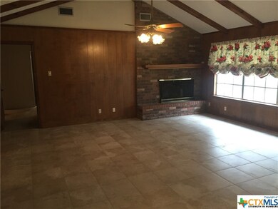 111 Oak Ridge Dr, San Marcos, TX 78666 - photo 2