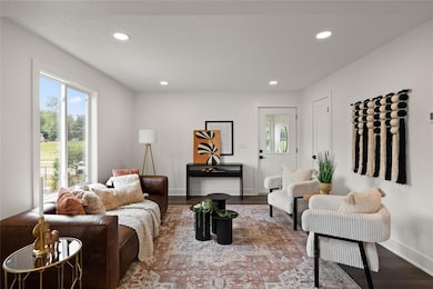 5301 Urbandale Ave, Des Moines, IA 50310 - photo 4