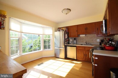 2948 Waterford Ct, Vienna, VA 22181 - photo 7