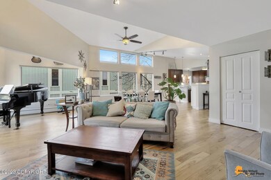 Living Room/Dining