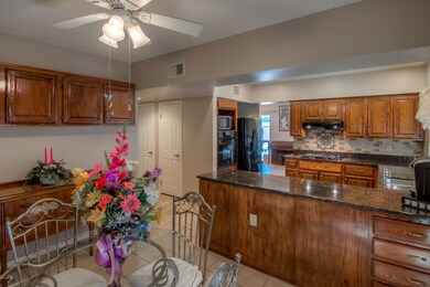 21 Kitchen photo c