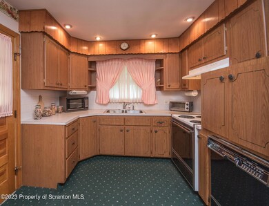 800 Hollenback St, Moosic, PA 18507 - photo 3